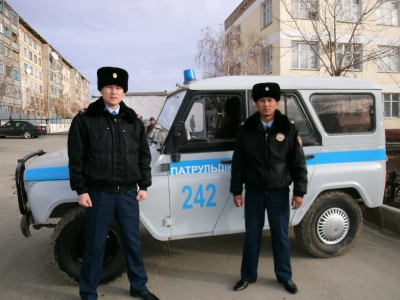 Подъезды к метро на окраинах Москвы оккупировали нелегальные таксисты